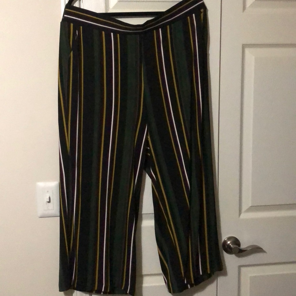 Torrid Capri Pants